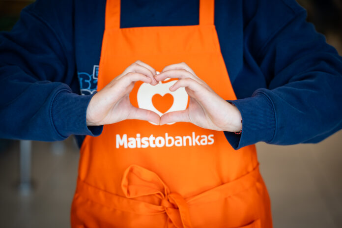 „Maisto banko“ akcijos savanoris. Martyno Vitėno nuotrauka