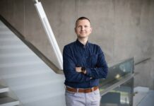 Ką iš tiesų sako jūsų šuo? KTU mokslininkas apie DI bandymus iššifruoti gyvūnų kalbą Kauno technologijos universiteto Informatikos fakulteto profesorius Rytis Maskeliūnas