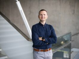 Ką iš tiesų sako jūsų šuo? KTU mokslininkas apie DI bandymus iššifruoti gyvūnų kalbą Kauno technologijos universiteto Informatikos fakulteto profesorius Rytis Maskeliūnas