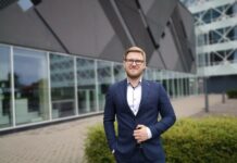 „Kol nepamatysiu, nepatikėsiu“ nebeveikia: kaip DI keičia pasitikėjimą vaizdu ir garsu Mantas Lukauskas, Kauno technologijos universiteto alumnas ir „Hostinger“ dirbtinio intelekto techninis grupės vadovas