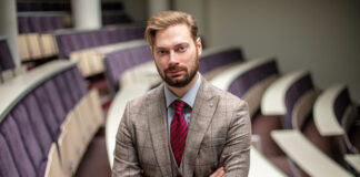 Kaip reaguoti į oro pavojaus perspėjimus: MRU psichologas pabrėžia pasirengimo svarbą Mykolo Romerio universiteto profesorius, psichologas ir Lietuvos šaulių sąjungos narys dr. Mykolas Simas Poškus