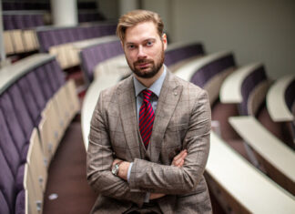 Kaip reaguoti į oro pavojaus perspėjimus: MRU psichologas pabrėžia pasirengimo svarbą Mykolo Romerio universiteto profesorius, psichologas ir Lietuvos šaulių sąjungos narys dr. Mykolas Simas Poškus