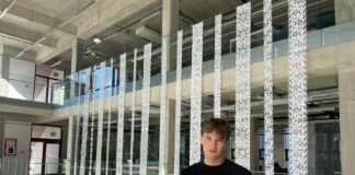 20-metis Nojus Žusinas karpiniais kuria savitą pasaulį: nuo tradicinių raštų iki mistikos ir abstrakcijų Nojus Žusinas. Asmeninio archyvo nuotr.