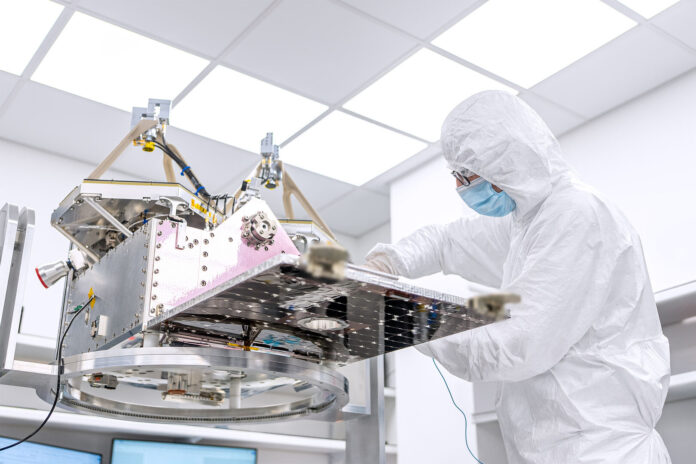 Kongsberg NanoAvionics. FCL palydovo surinkimas Kongsberg NanoAvionics. FCL palydovo surinkimas