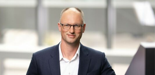 Finansiniai įpročiai keičiasi, poreikiai išlieka: kas skiria skirtingas kartas? „Urbo“ banko administracijos vadovas Marius Arlauskas